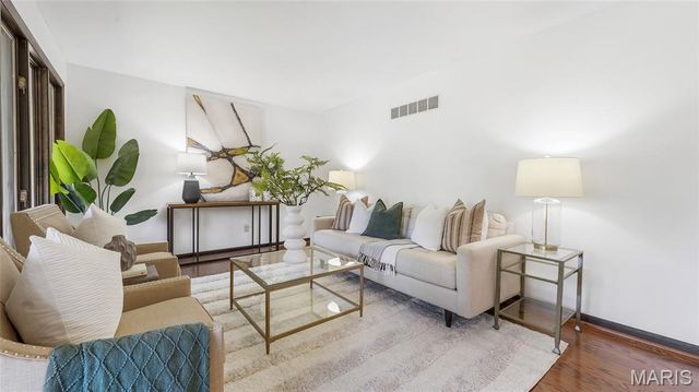 1 Sunset Lane, St Peters, MO 63376