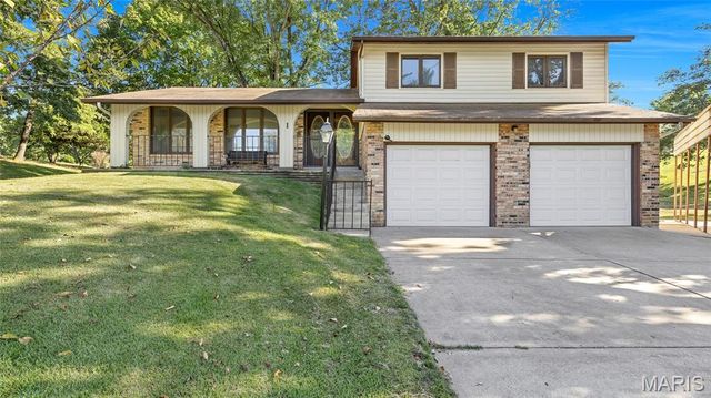 1 Sunset Lane, St Peters, MO 63376
