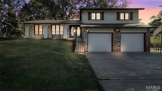 1 Sunset Lane, St Peters, MO 63376