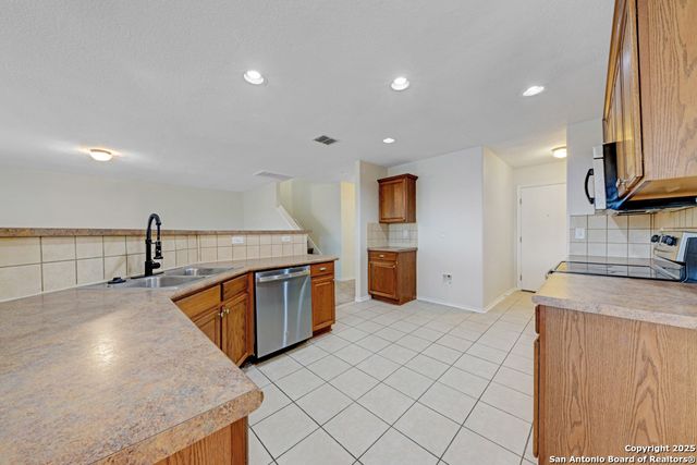 12658 Point Summit, San Antonio, TX 78253