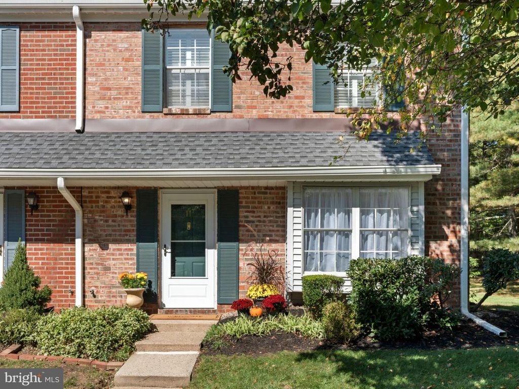 11 VIBURNUM CT, TRENTON, NJ 08648 — exterior