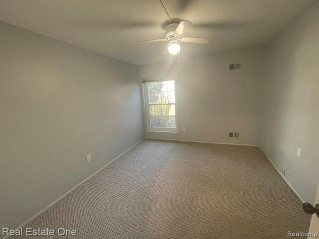 30975 Pointe Of Woods Drive 4, Farmington Hills, MI 48334