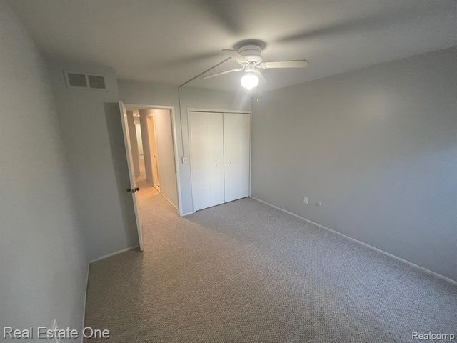 30975 Pointe Of Woods Drive 4, Farmington Hills, MI 48334