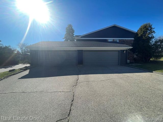 30975 Pointe Of Woods Drive 4, Farmington Hills, MI 48334