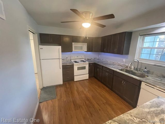 30975 Pointe Of Woods Drive 4, Farmington Hills, MI 48334