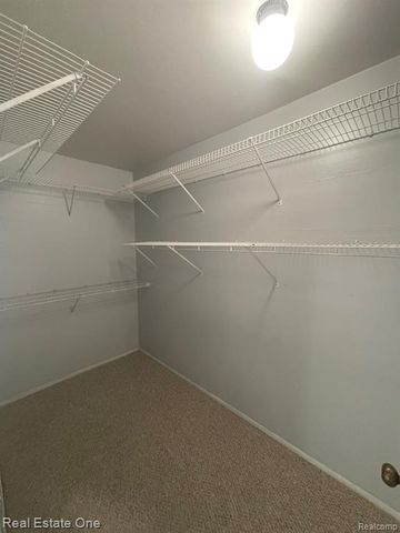 30975 Pointe Of Woods Drive 4, Farmington Hills, MI 48334