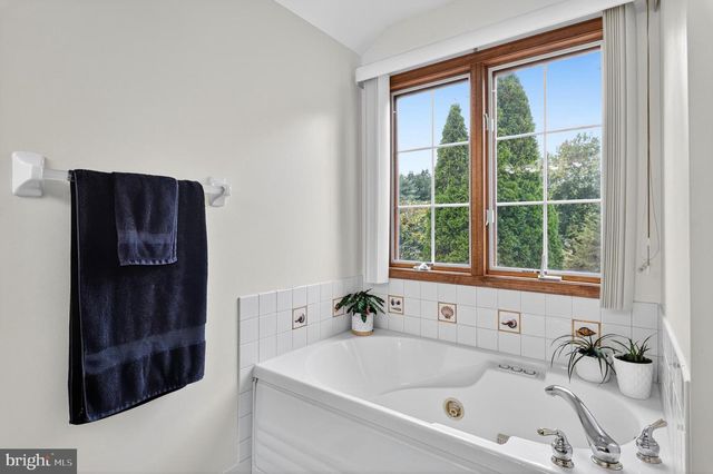 410 BOUGHER HILL RD, Easton, PA 18042