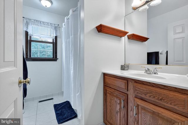 410 BOUGHER HILL RD, Easton, PA 18042