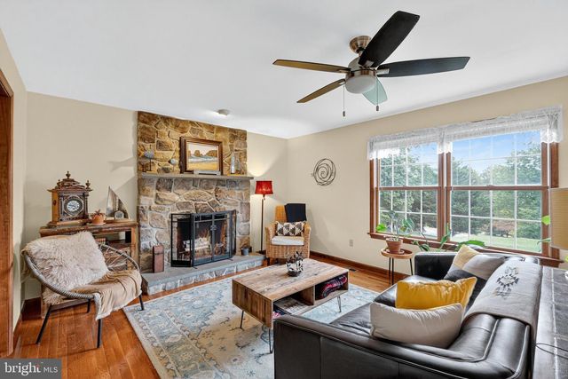 410 BOUGHER HILL RD, Easton, PA 18042