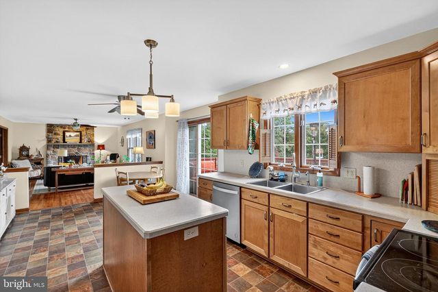 410 BOUGHER HILL RD, Easton, PA 18042