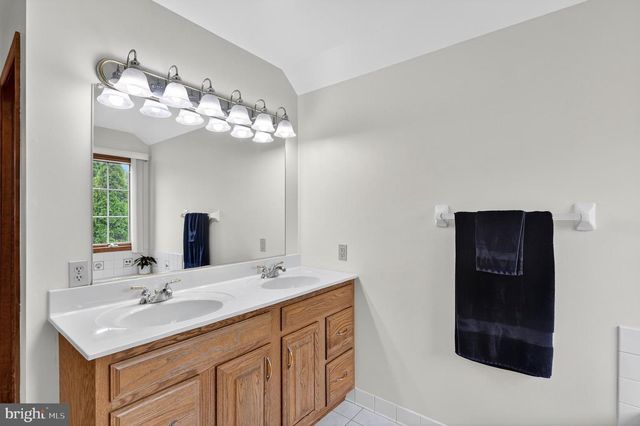 410 BOUGHER HILL RD, Easton, PA 18042