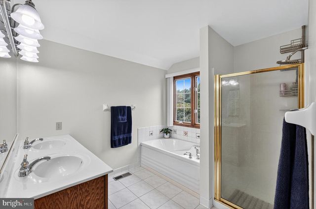 410 BOUGHER HILL RD, Easton, PA 18042