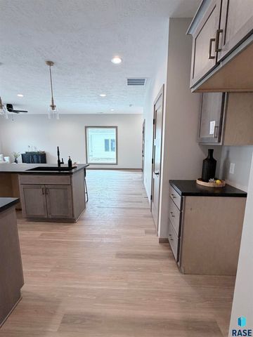 1002 S 6th Ave Avenue, Rock Rapids, IA 51246