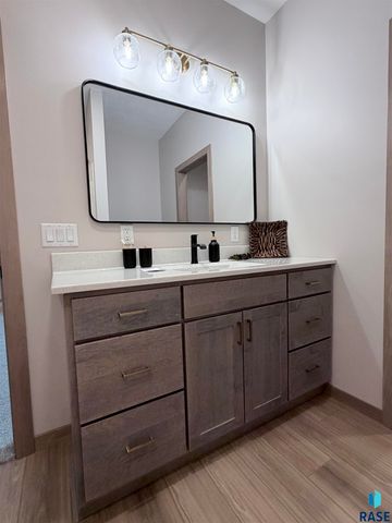 1002 S 6th Ave Avenue, Rock Rapids, IA 51246