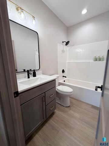 1002 S 6th Ave Avenue, Rock Rapids, IA 51246