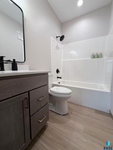 1002 S 6th Ave Avenue, Rock Rapids, IA 51246