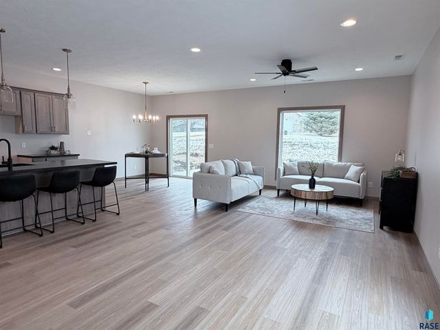 1002 S 6th Ave Avenue, Rock Rapids, IA 51246