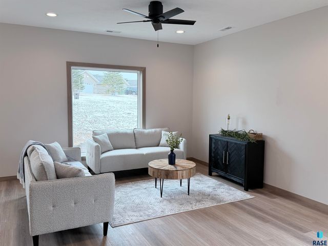 1002 S 6th Ave Avenue, Rock Rapids, IA 51246