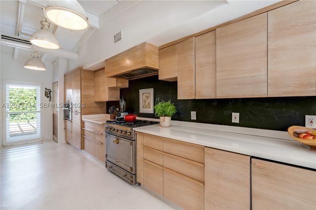 330 Gulf Rd, Key Biscayne, FL 33149