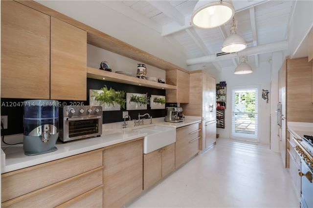 330 Gulf Rd, Key Biscayne, FL 33149