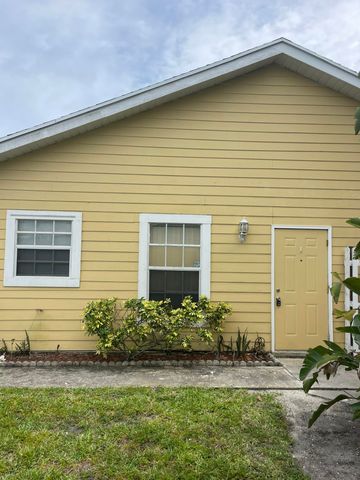 1534 Royal Forest Court, West Palm Beach, FL 33406