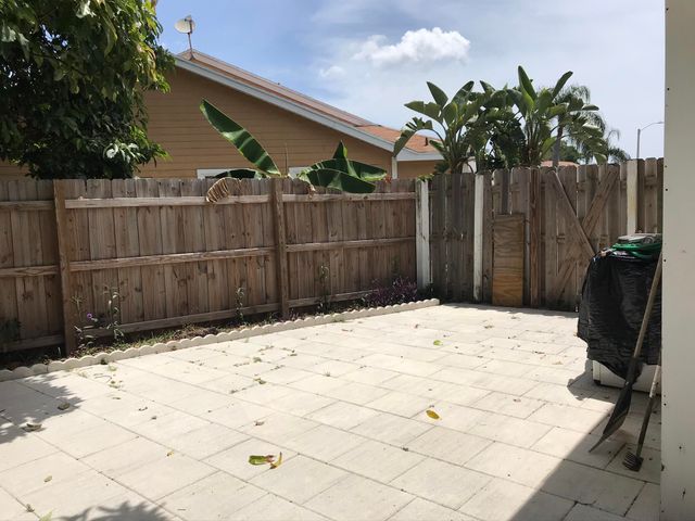 1534 Royal Forest Court, West Palm Beach, FL 33406