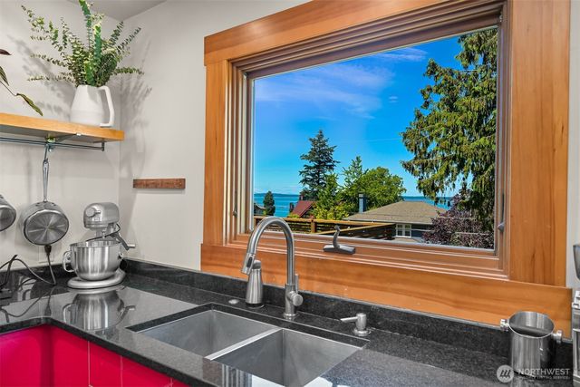 221 N Garden, Bellingham, WA 98225