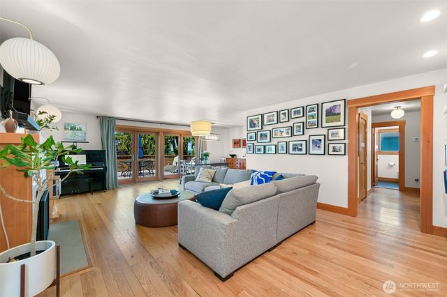 221 N Garden, Bellingham, WA 98225