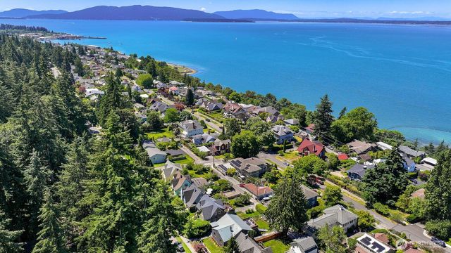 221 N Garden, Bellingham, WA 98225