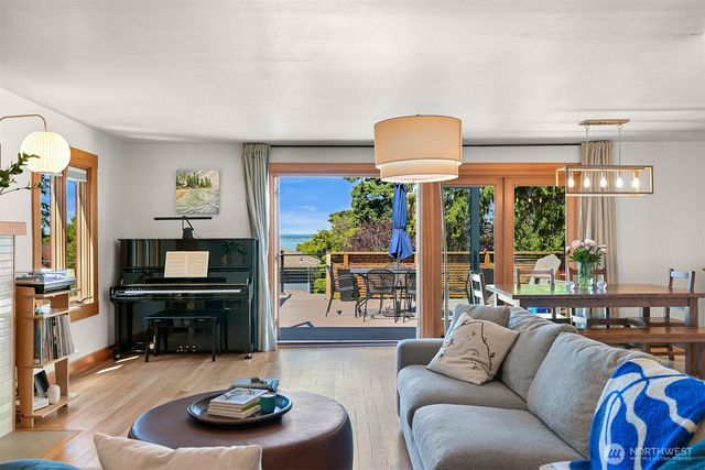 221 N Garden, Bellingham, WA 98225