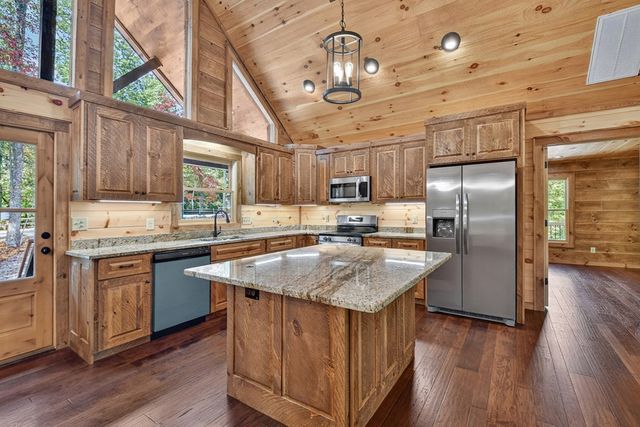 117 Stuart Ridge Road, Mineral Bluff, GA 30559