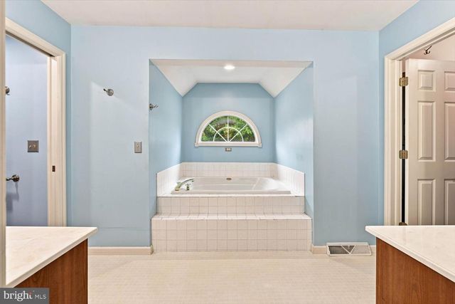140 OLDE FIELD DR, Lititz, PA 17543