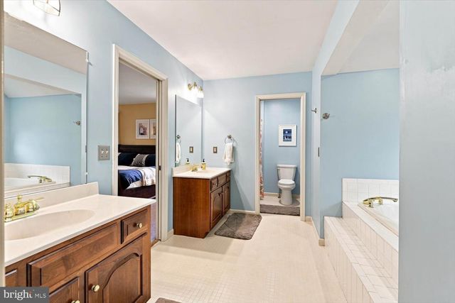 140 OLDE FIELD DR, Lititz, PA 17543