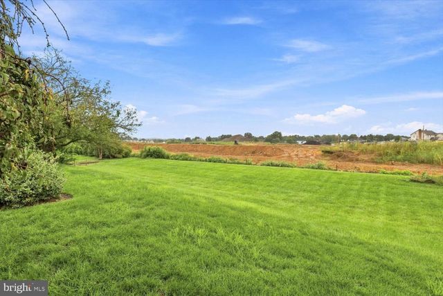 140 OLDE FIELD DR, Lititz, PA 17543