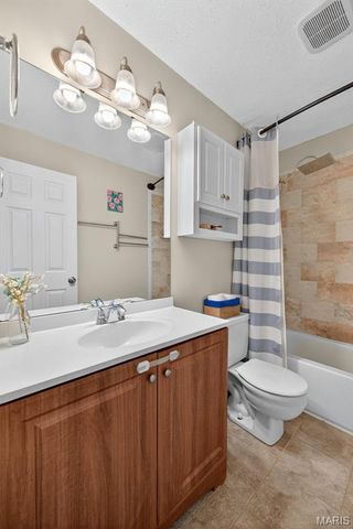 2558 Pheasant Run Drive, Maryland Heights, MO 63043