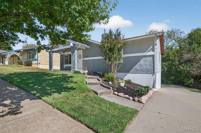 2558 Pheasant Run Drive, Maryland Heights, MO 63043