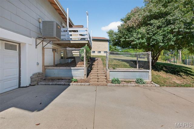2558 Pheasant Run Drive, Maryland Heights, MO 63043