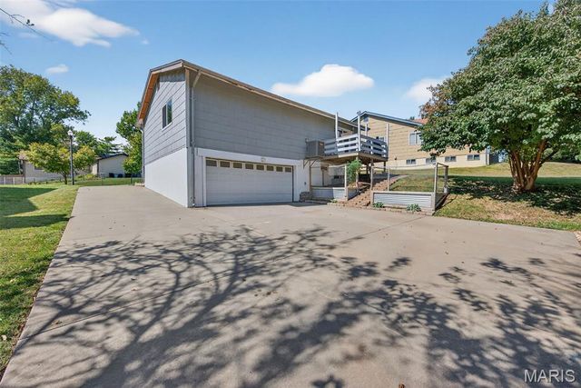 2558 Pheasant Run Drive, Maryland Heights, MO 63043