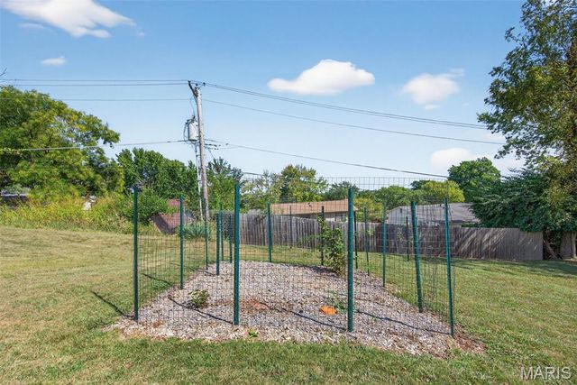 2558 Pheasant Run Drive, Maryland Heights, MO 63043