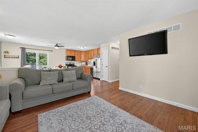 2558 Pheasant Run Drive, Maryland Heights, MO 63043