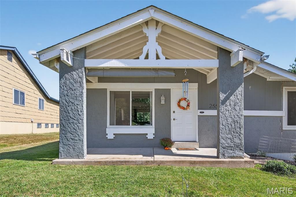 2558 Pheasant Run Drive, Maryland Heights, MO 63043