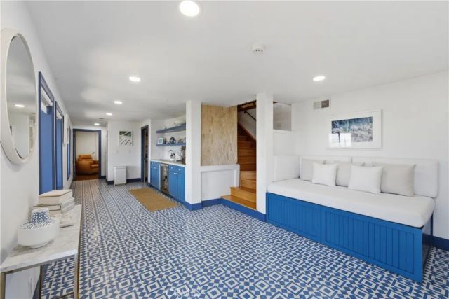 260 Kempton, Glendale, CA 91202
