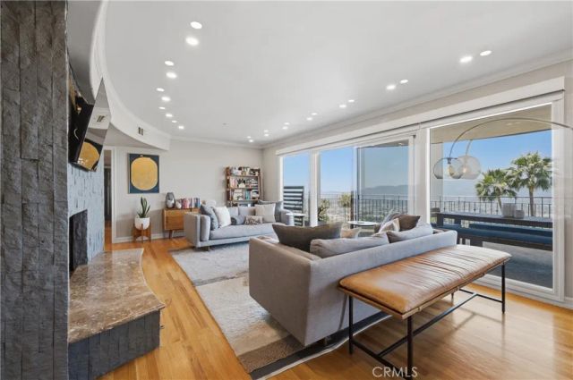 260 Kempton, Glendale, CA 91202