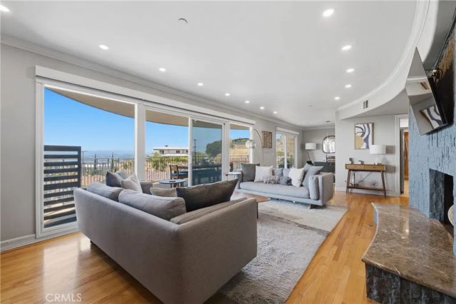 260 Kempton, Glendale, CA 91202