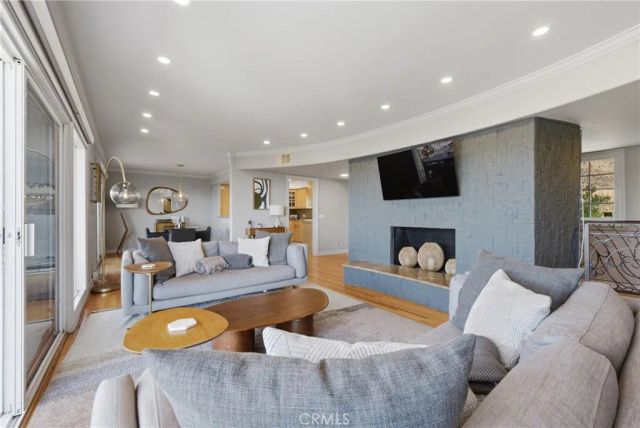 260 Kempton, Glendale, CA 91202