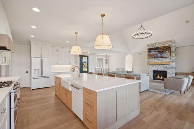 19996 Vintage Drive NW, Oak Grove, MN 55303