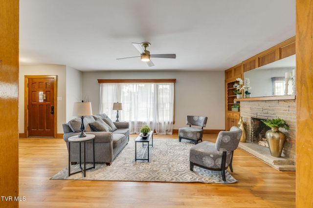 215 Cherry Lane, Bristol, VA 24201