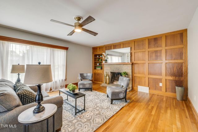 215 Cherry Lane, Bristol, VA 24201