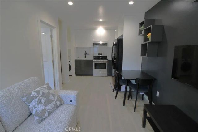 17546 Martha Street, Encino, CA 91316