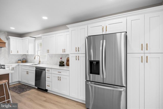 1004 SWALLOW DR, Cherry Hill, NJ 08003